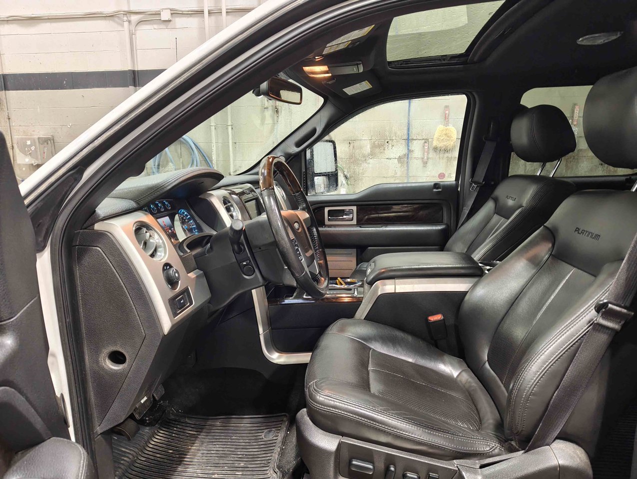 2013 Ford F-150 4WD SuperCrew 145 Platinum White Sherwood Park - photo #7