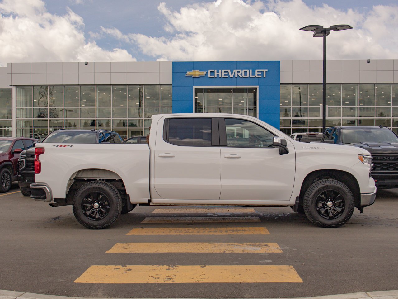 2025 Chevrolet Silverado 1500 4WD Crew Cab 147 LT White Sherwood Park - photo #11
