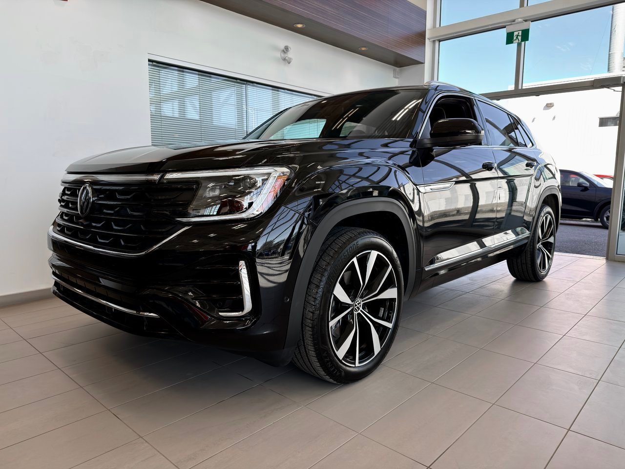 2026 Volkswagen Atlas Cross Sport Black Notre-Dame-des-Prairies - photo #3