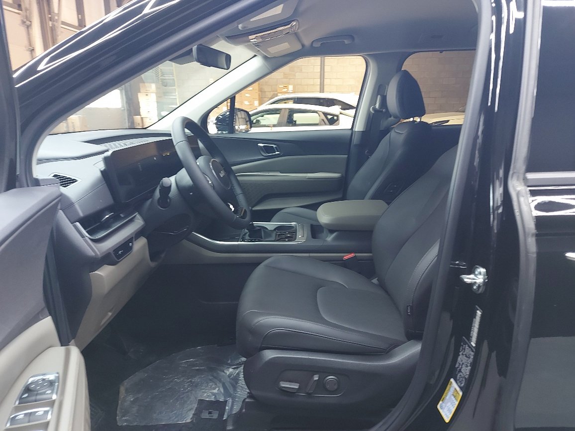 Kia Carnival 2026 Noir aurore nacré Blainville - photo #15