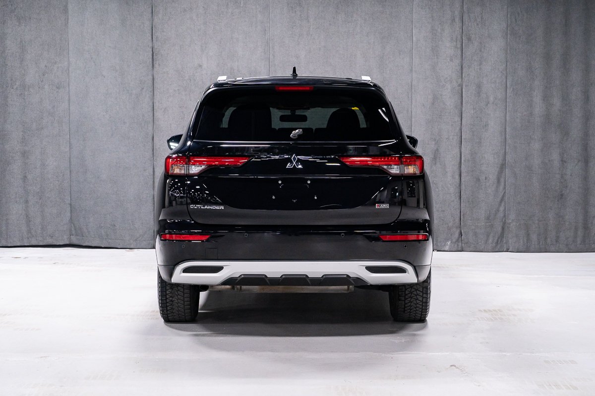 Mitsubishi Outlander SE S-AWC 7 PLACES TOIT PANORAMIQUE 2024 Noir Montréal - photo #4