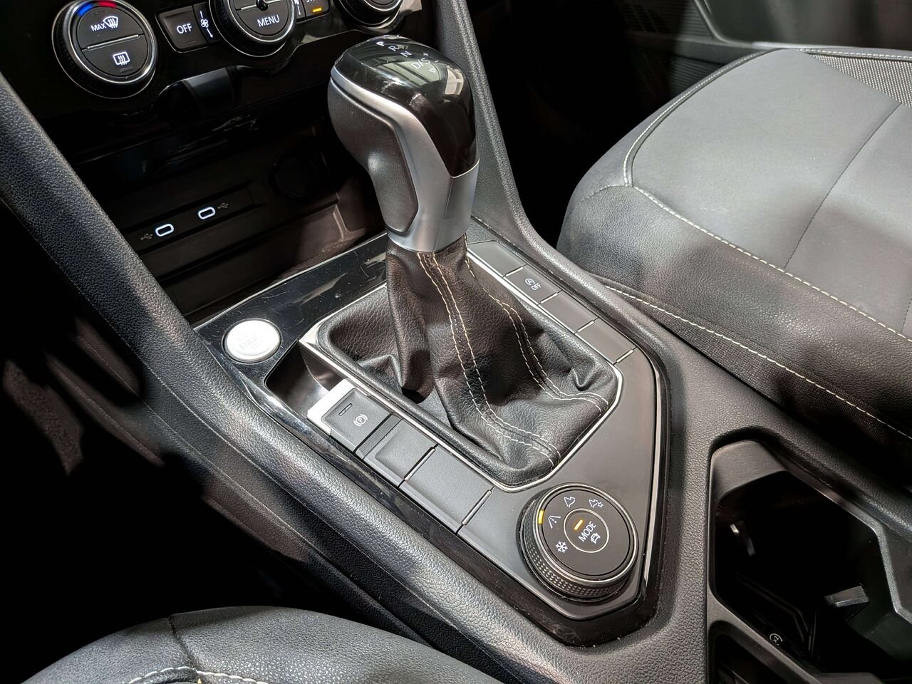 2024 Volkswagen Taos Comfortline 4MOTION Black Mirabel - photo #28