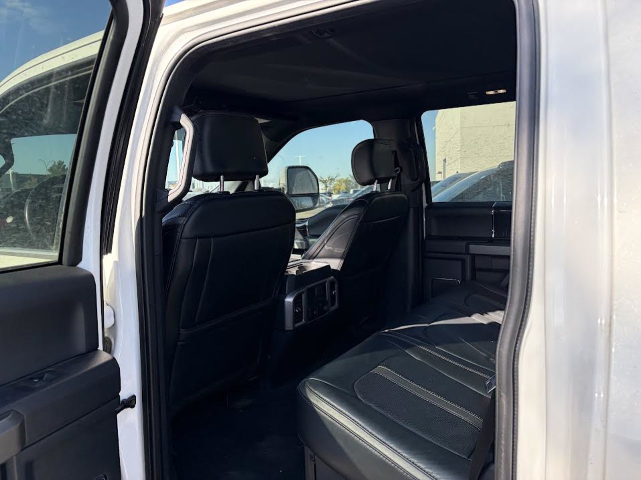 2022 Ford Super Duty F-350 SRW Platinum 4WD Crew Cab 6.75' Box White Sherwood Park - photo #5