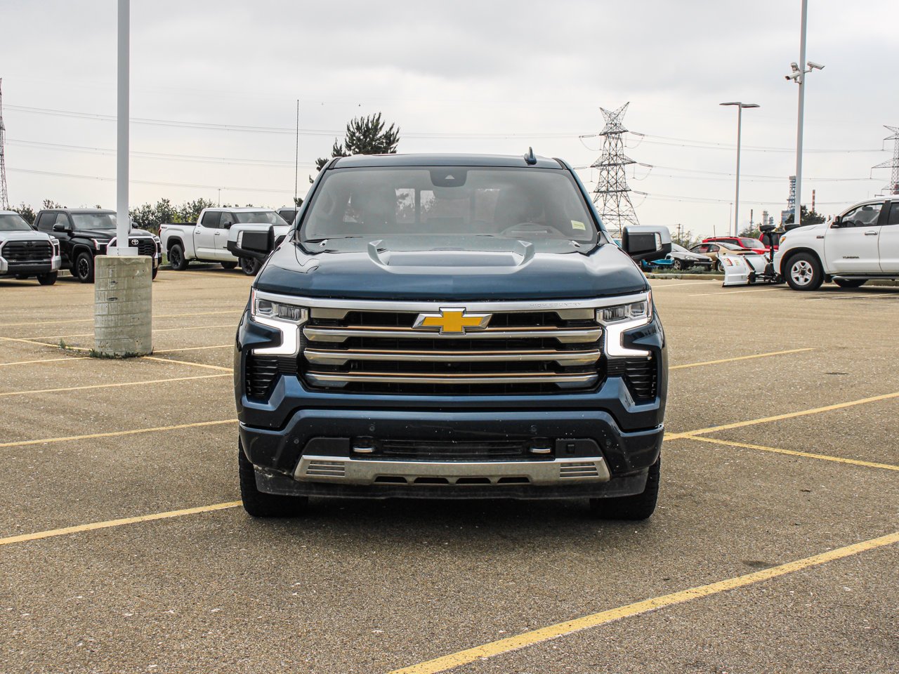 2022 Chevrolet Silverado 1500 4WD Crew Cab 147 High Country Blue Sherwood Park - photo #2