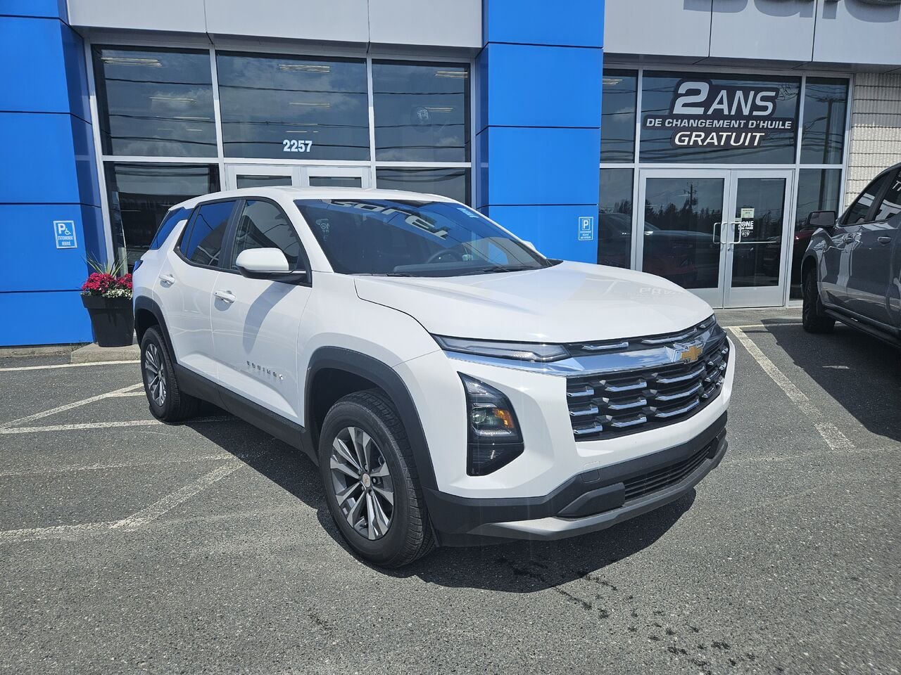 Chevrolet Equinox LT 4 portes à transmission intégrale avec 2LT 2027 Blanc sommet Thetford Mines - photo #1
