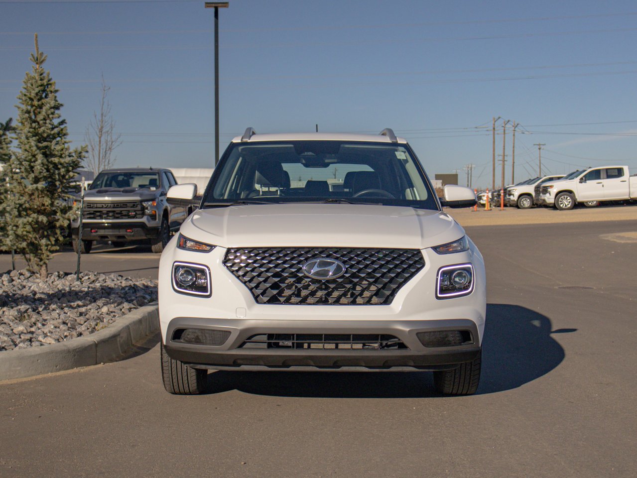 2024 Hyundai Venue Ultimate IVT w/Black Interior White Sherwood Park - photo #2