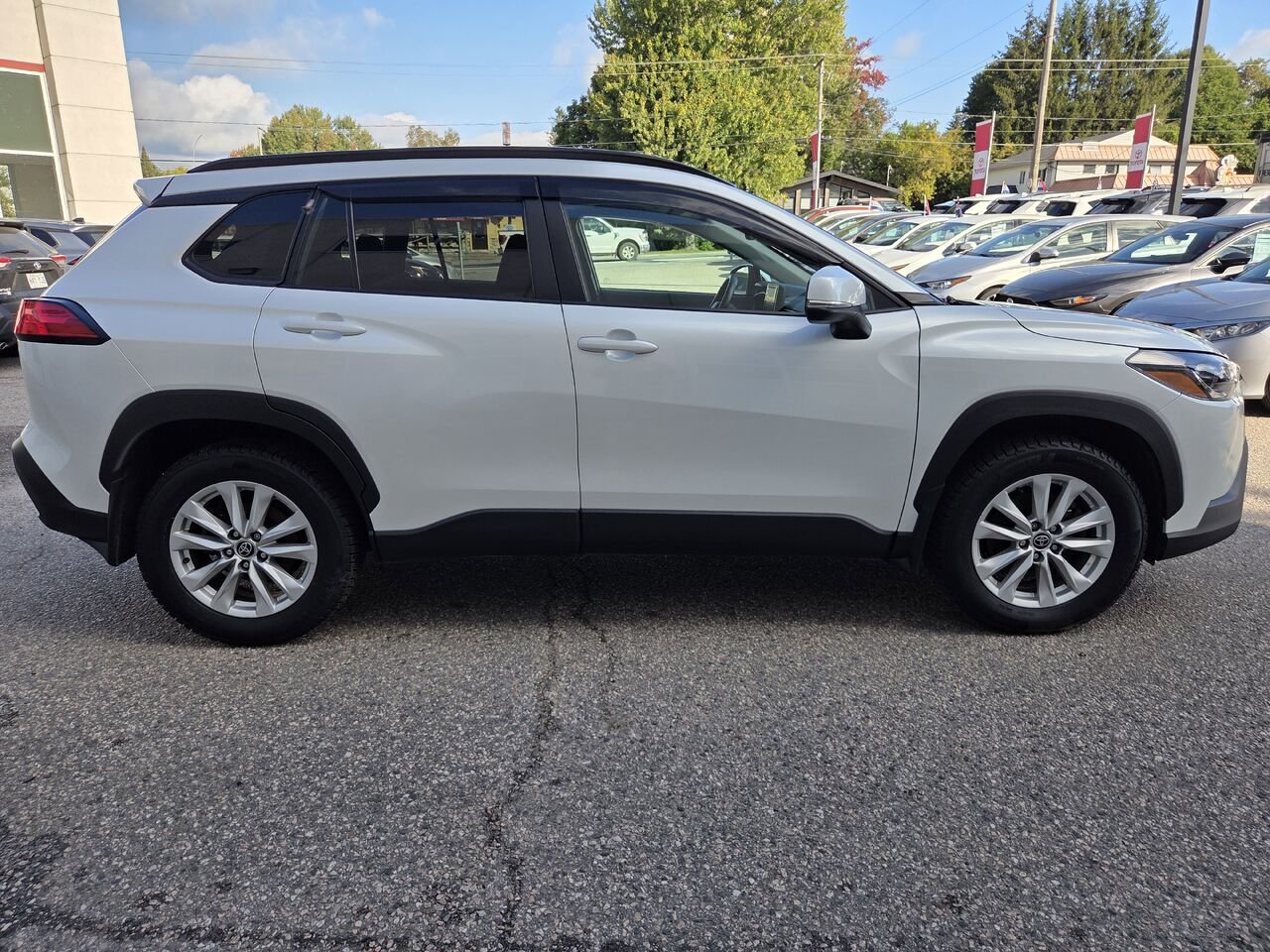 Toyota COROLLA CROSS LE (PREMIUM) 2022 Blanc Mont-Laurier - photo #3
