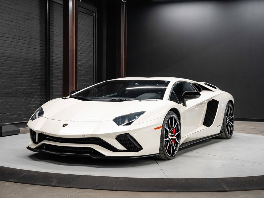 2017 Lamborghini Aventador 2017 White