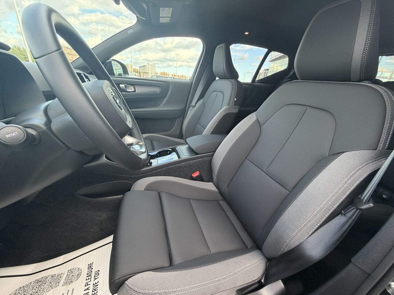 2026 Volvo EX40 PLUS DUAL MOTOR Blue Laval - photo #24
