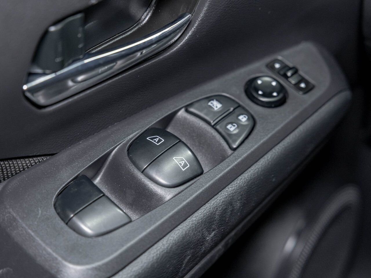 Nissan Kicks SV *SIÈGES CHAUFF* CARPLAY REG ADAPT ALERTES 2023 Gris Saint-Jérôme - photo #22