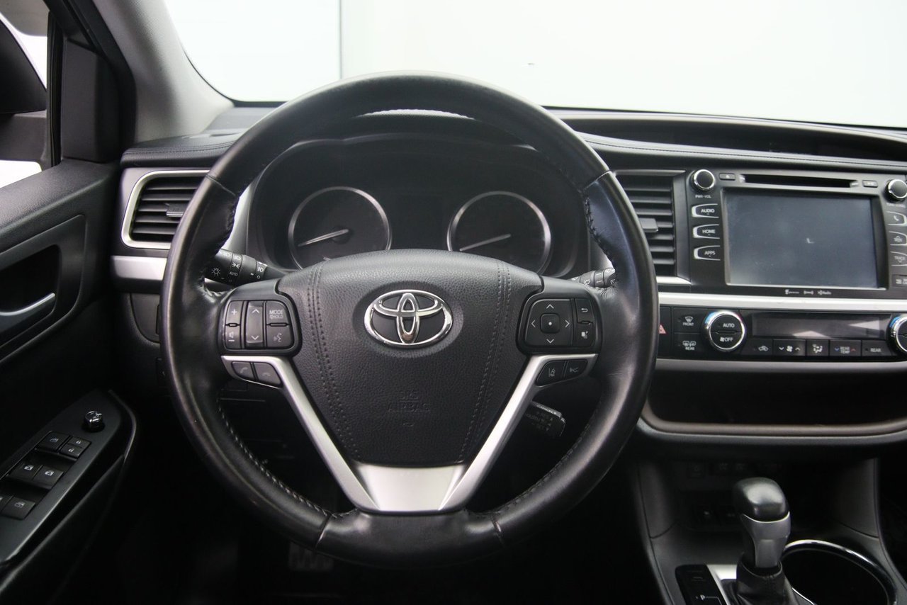 Toyota Highlander XLE 2017 Noir Baie-Comeau - photo #11