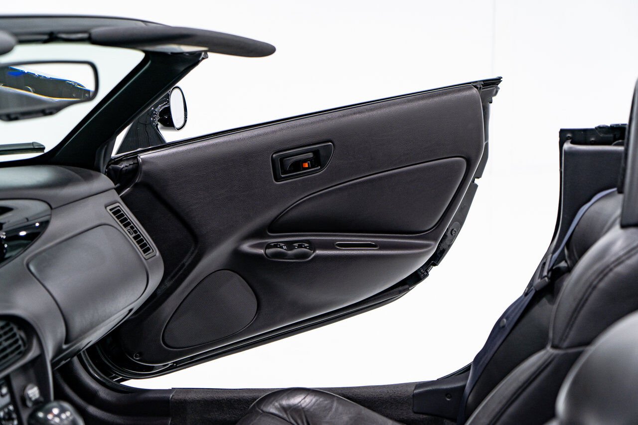 Plymouth Prowler Desirable Black Colour with only 7,611KM (4756mi) from new **PRICE IN USD** 1999 Noir Montréal - photo #74