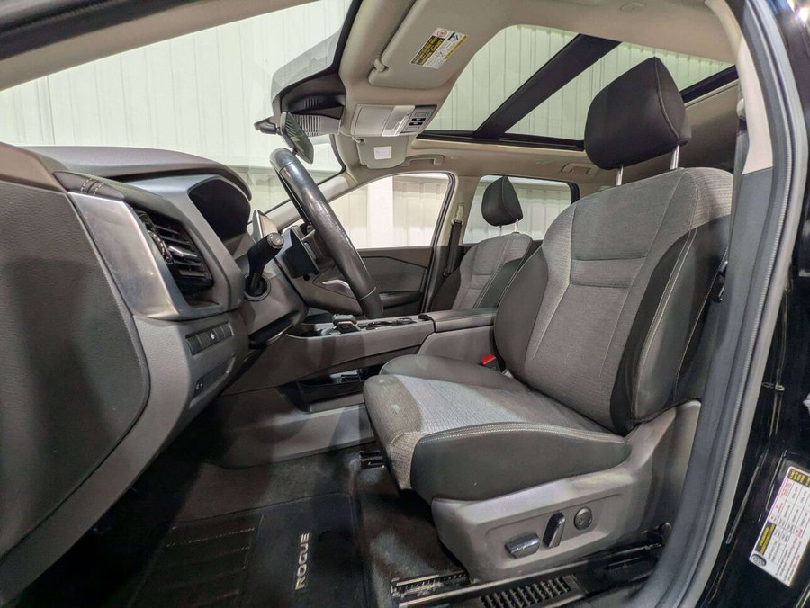 2022 Nissan Rogue AWD SV Black