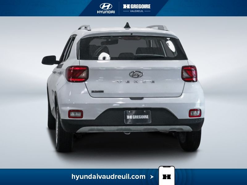2021 Hyundai Venue White Laval - photo #7