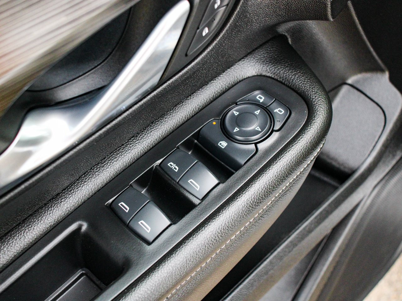 2024 GMC Terrain AWD 4dr SLE White Sherwood Park - photo #15