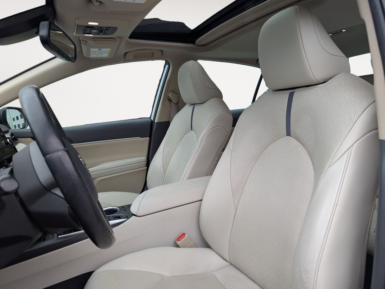 Toyota Camry Hybride XLE/SIÈGES CHAUFFANTS ET VENTILLÉS/TOIT OUVRANT/VOLANT CHAUFFANT/SIÈGES EN CUIR/BLUETOOTH/AC 2021 Blanc Sherbrooke - photo #7
