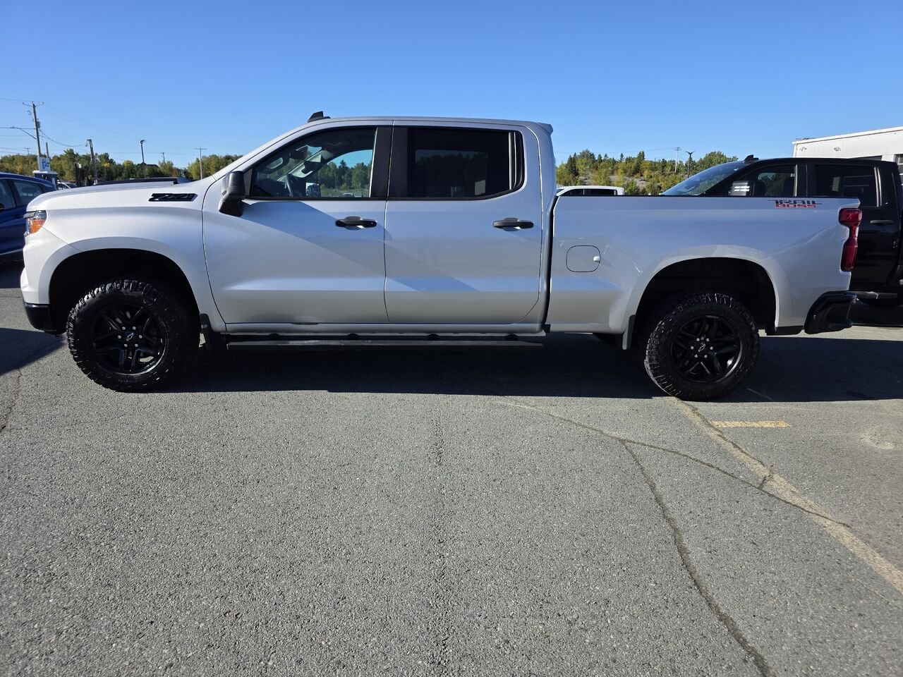 2022 Chevrolet Silverado 1500 Custom Trail Boss Silver Rouyn-Noranda - photo #2