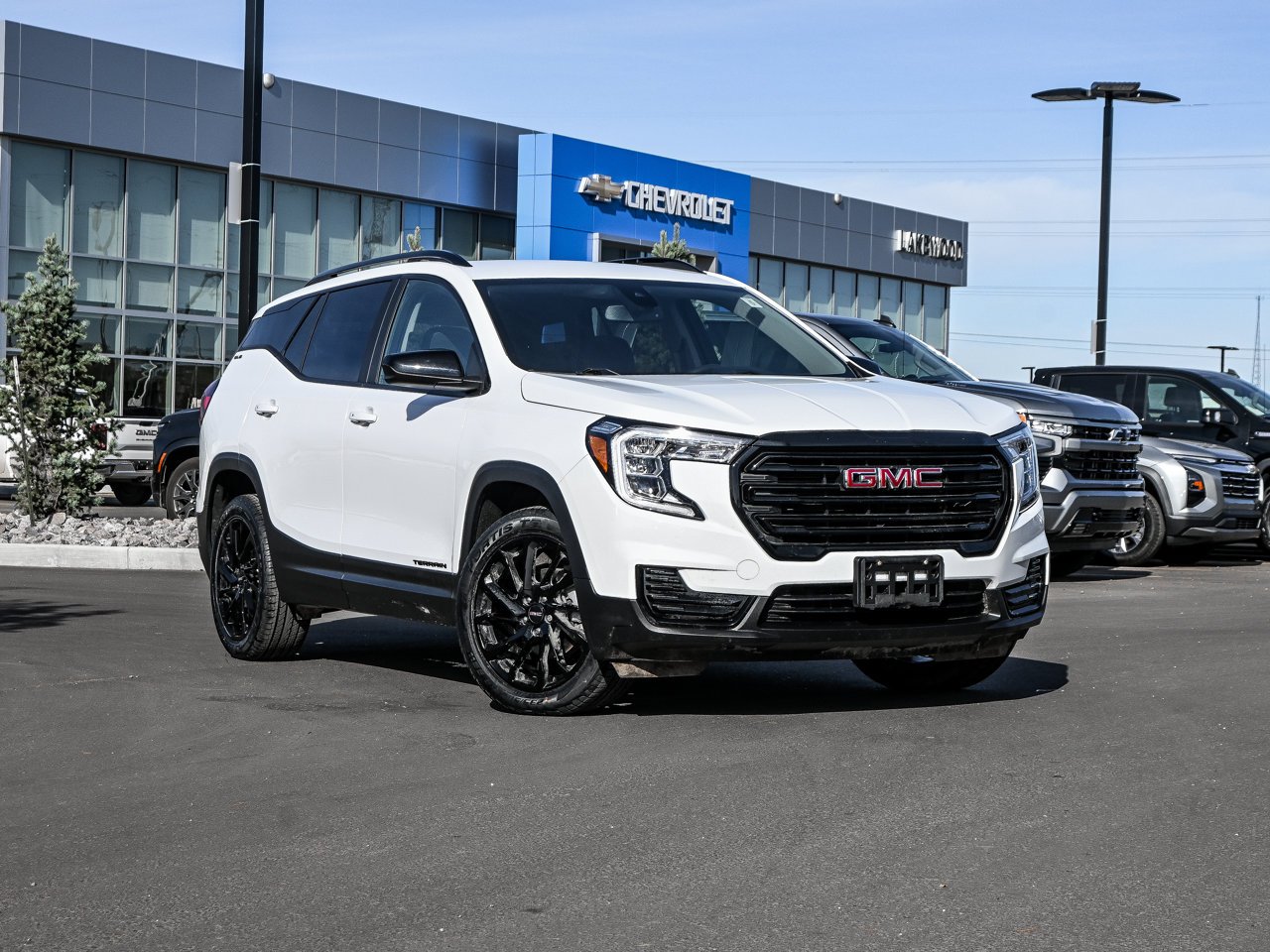 2024 GMC Terrain AWD 4dr SLE White Sherwood Park - photo #1