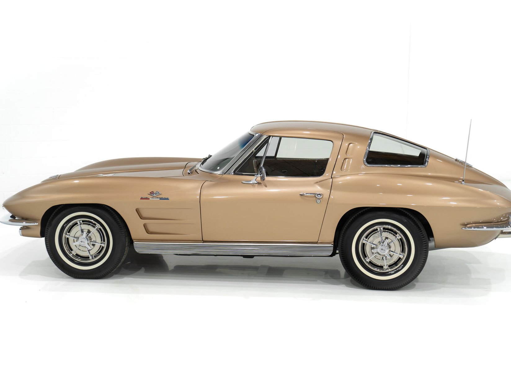 Chevrolet Corvette Fuel Injection Moteur Matching 327 à injection développant 360 chevaux | PRICE IN USD 1963 Beige Montréal - photo #24