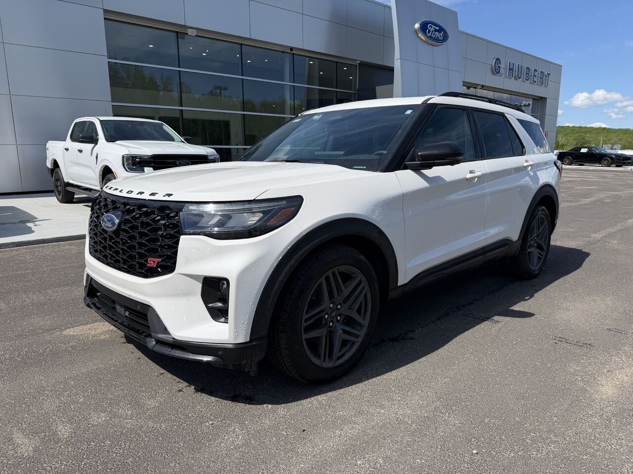 2026 Ford Explorer White Mont-Laurier - photo #0