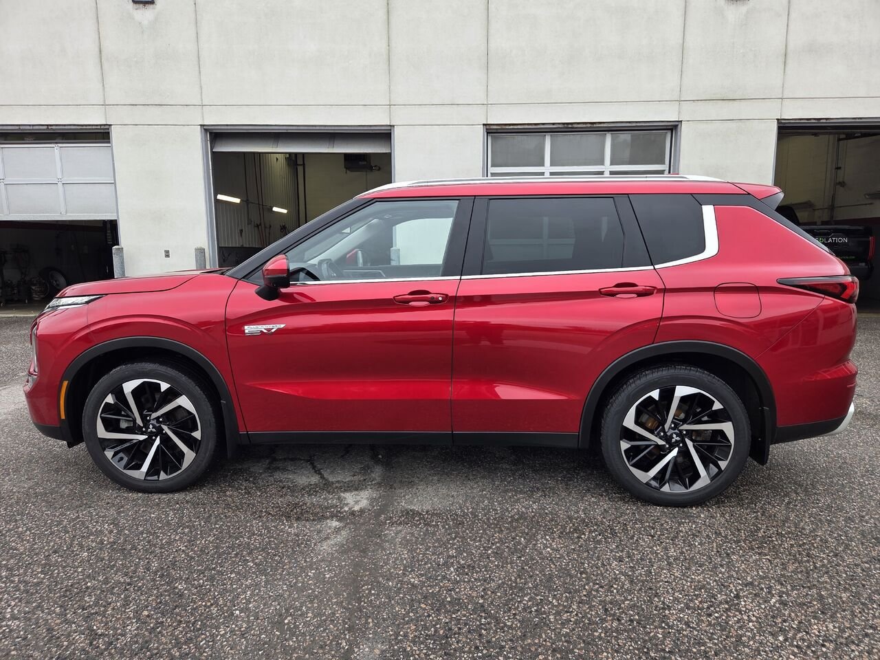 2023 MITSUBISHI Outlander Plug-In Hybrid Red Mont-Laurier - photo #8