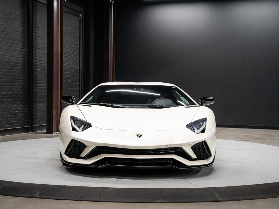 2017 Lamborghini Aventador 2017 White