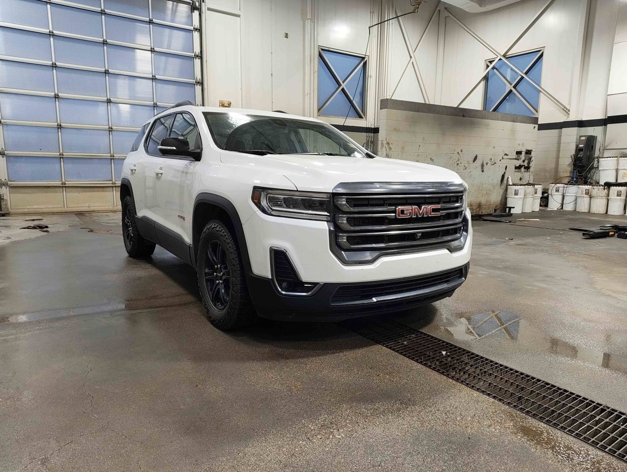 2023 GMC Acadia AWD 4dr AT4 White Sherwood Park - photo #2