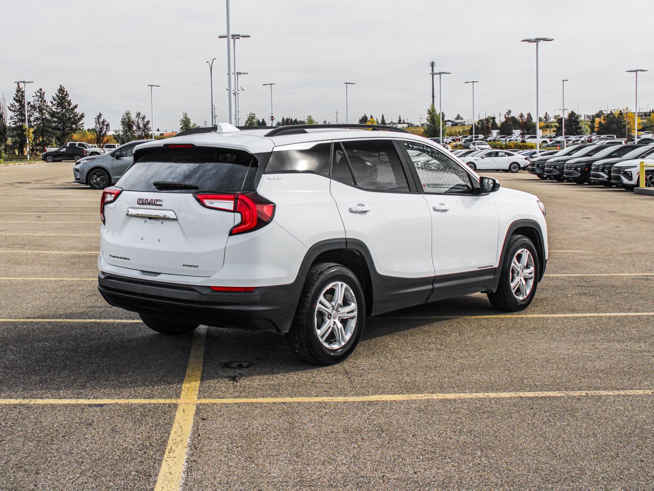 2024 GMC Terrain AWD 4dr SLE White Sherwood Park - photo #8