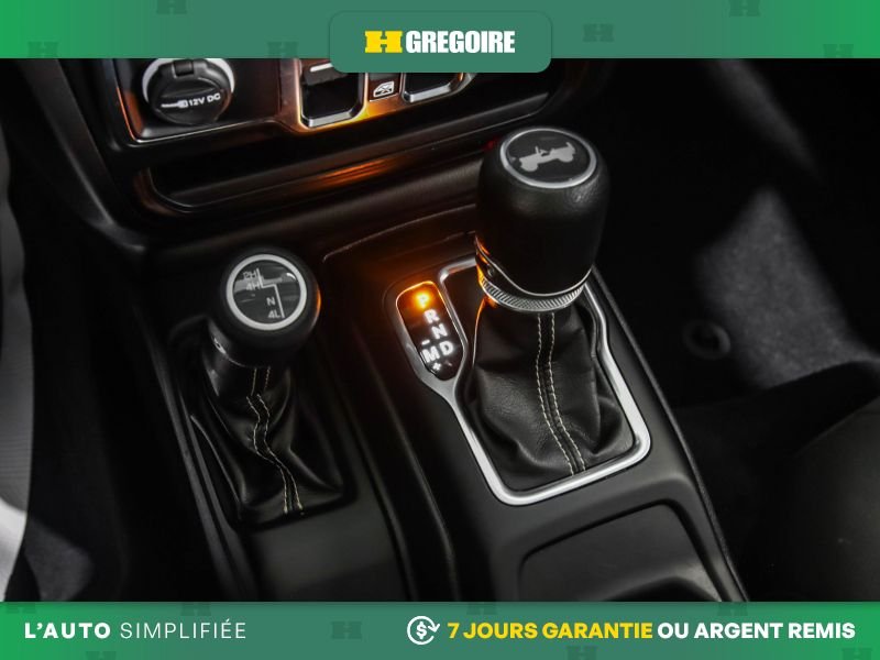 Jeep Wrangler 729636 | Unlimited Sahara 4WD AUTO A/C MAGS NAV CAM RECUL B 2022 Gris Laval - photo #17