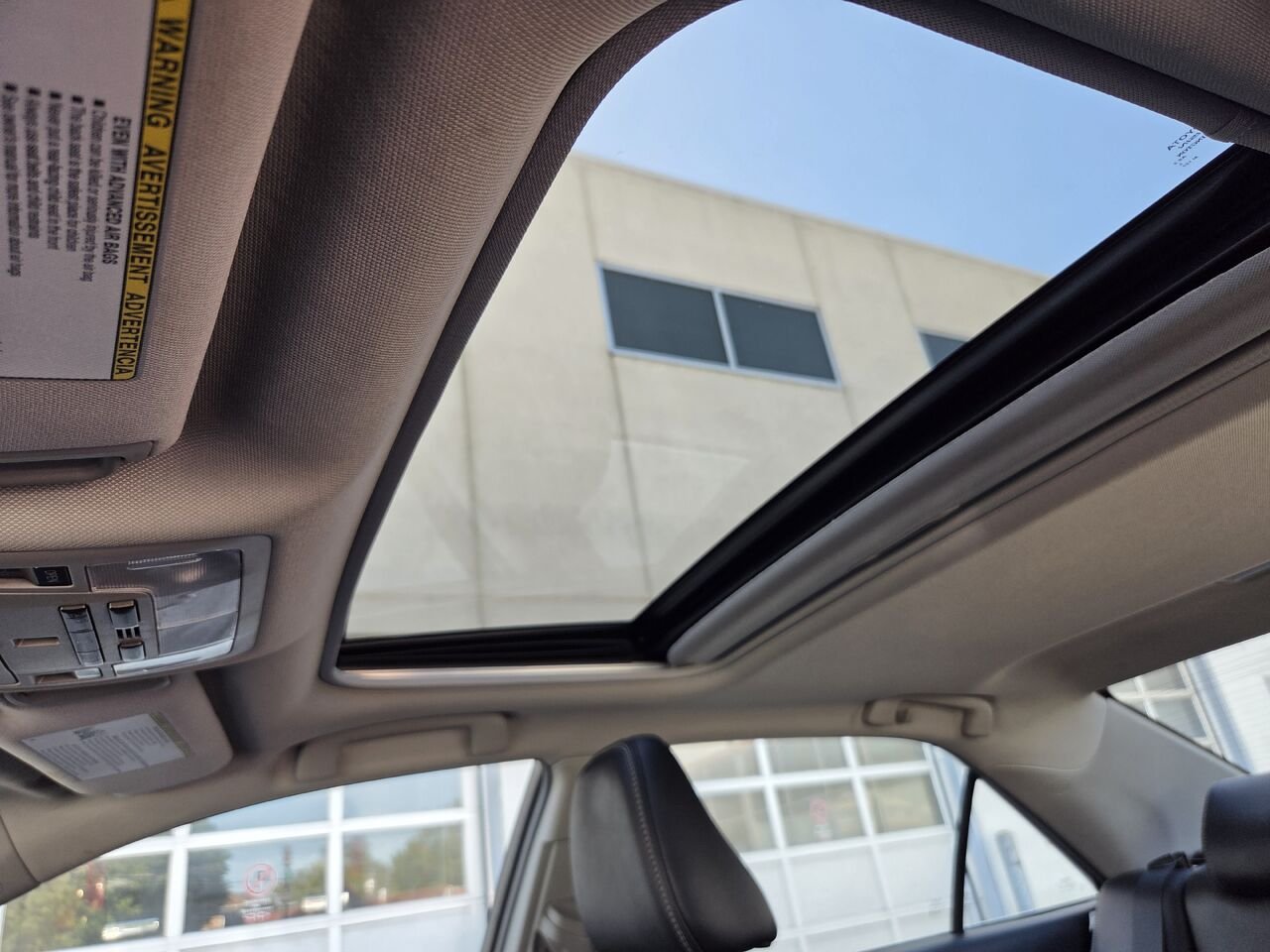 Toyota CAMRY XLE 2017 Argent Mont-Laurier - photo #14
