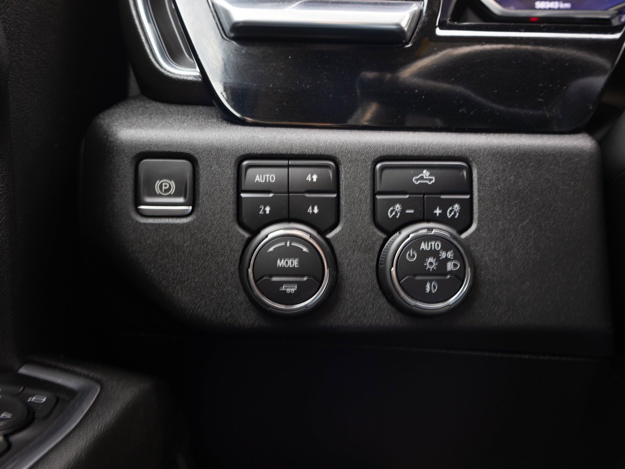 2024 Chevrolet Silverado 1500 4WD Crew Cab 147 RST White Sherwood Park - photo #18