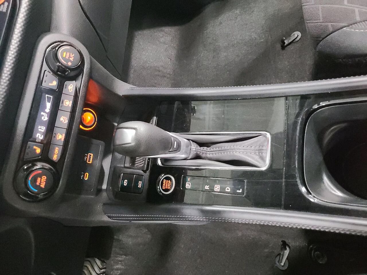 2025 Nissan KICKS PLAY S TA Grey Québec - photo #15