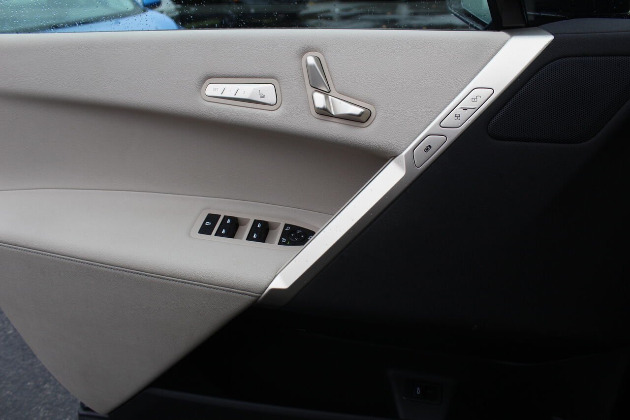BMW iX VIN: WB513CF07PCK32345 2023 Noir Sainte-Rose - photo #10