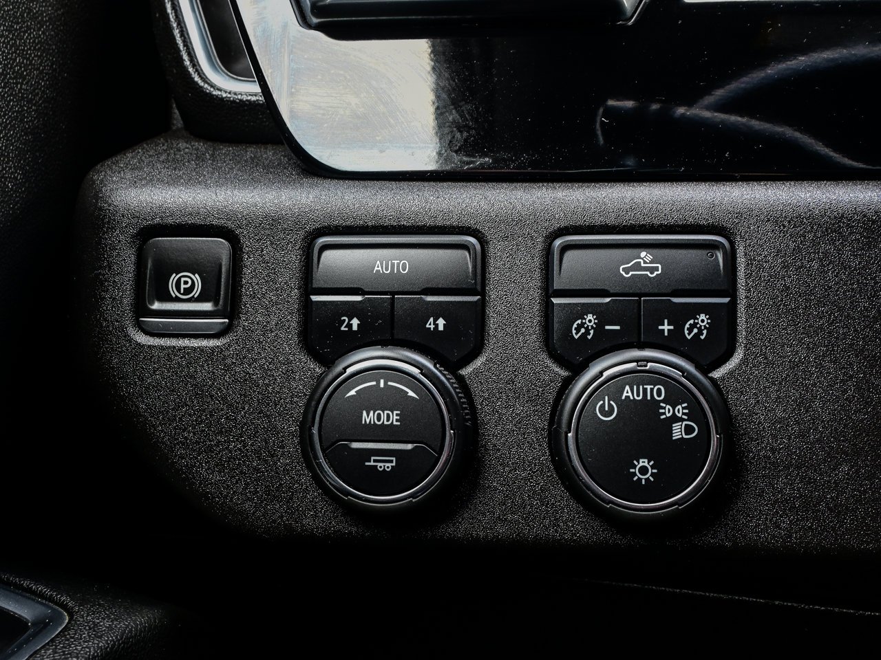 2024 Chevrolet Silverado 1500 4WD Crew Cab 147 LT White Sherwood Park - photo #18