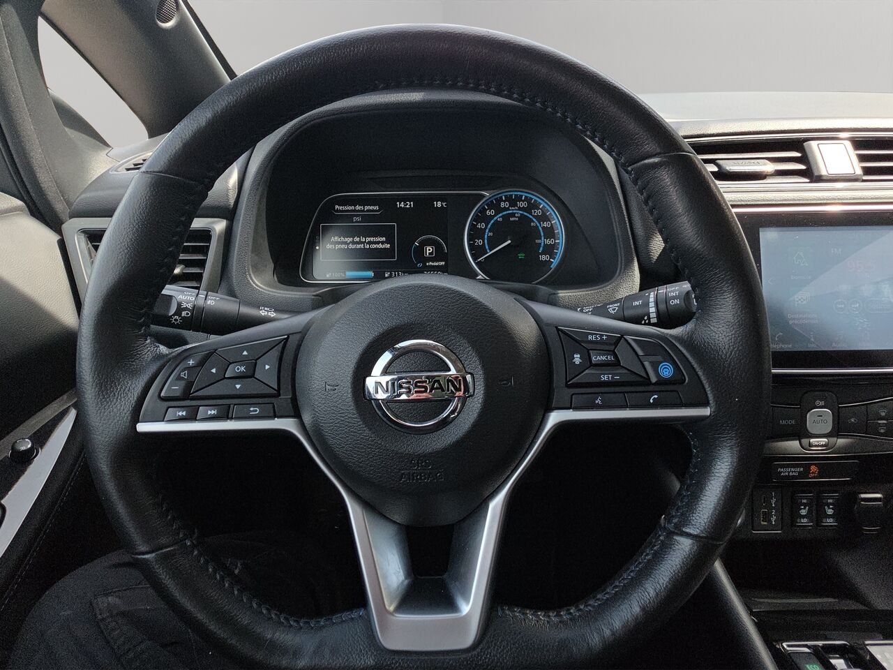 2020 Nissan LEAF SV PLUS à hayon, Commande audio au volant, caméra de recul, détecteur d'angles morts, grosse Grey Val-David - photo #17