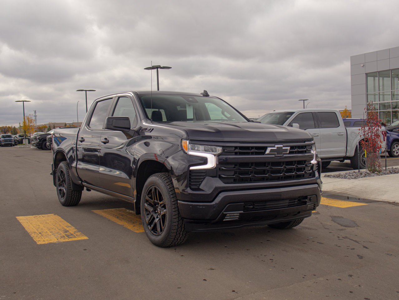 2024 Chevrolet Silverado 1500 4WD Crew Cab 147 RST Grey Sherwood Park - photo #12