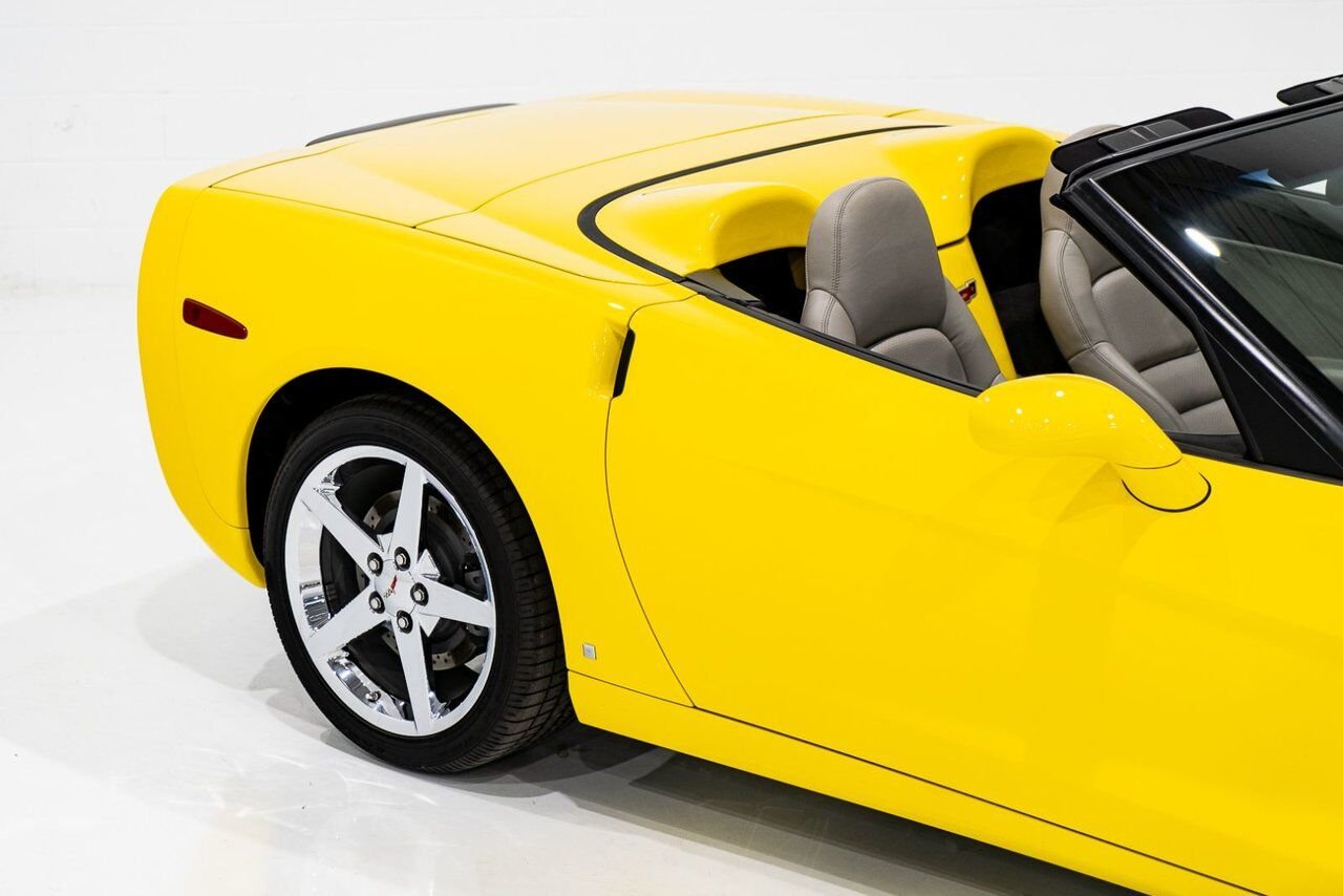 Chevrolet Corvette PRIX EN USD | With Only 900km (563mi) From New With Window Sticker 2008 Jaune Montréal - photo #38