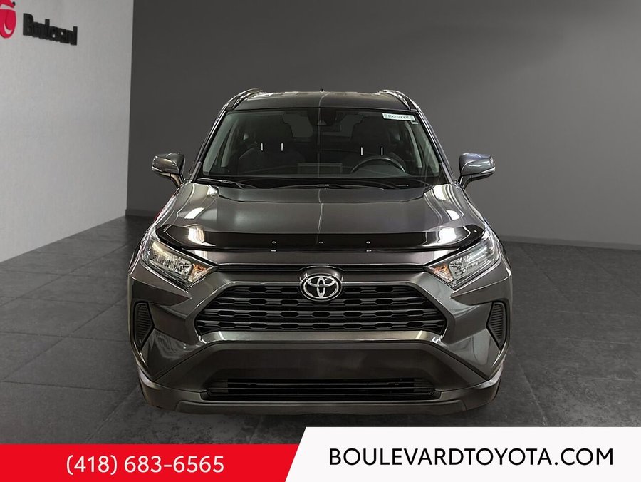 Toyota RAV4 LE 2021 Gris