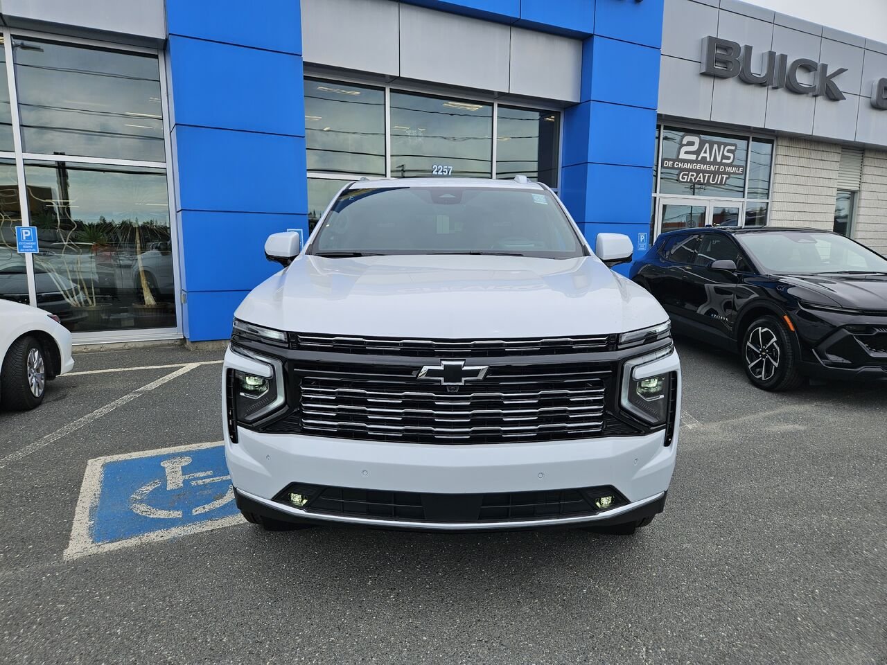 Chevrolet Tahoe High Country 4 portes 4RM 2026 Blanc polaire, triple couche Thetford Mines - photo #1
