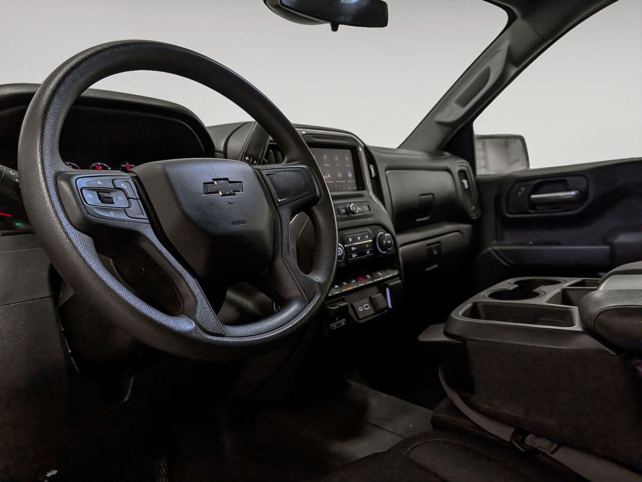 CHEVROLET Silverado 1500 4WD Crew Cab Custom Trail Boss V8 5.3L 6 Places 2023 Noir Sherbrooke - photo #5