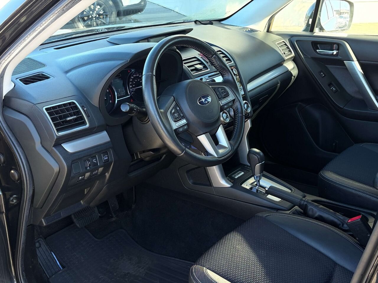 Subaru Forester Touring 2018 Noir Gatineau - photo #10