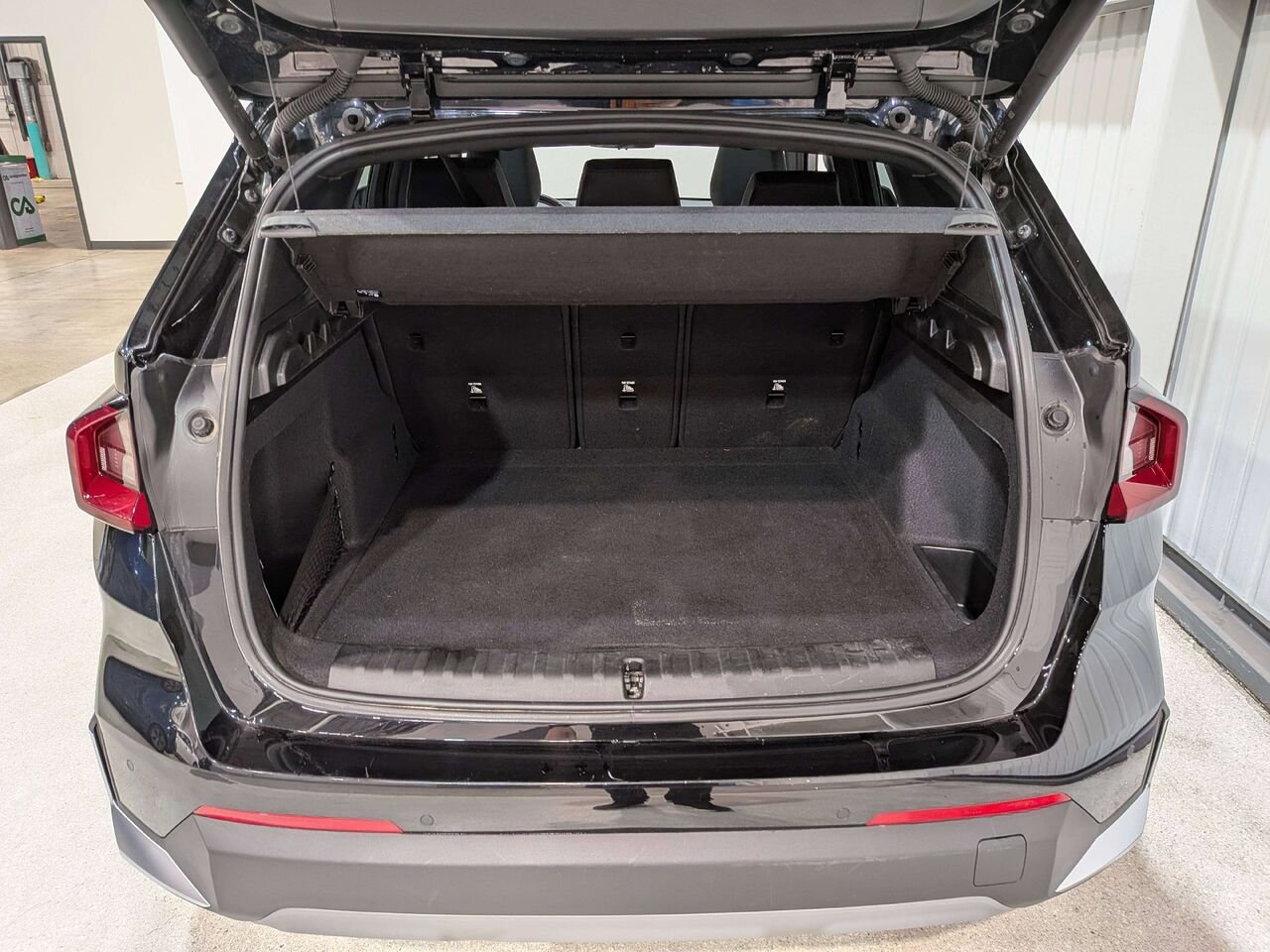 2024 BMW X1 xDrive28i Sports Activity Vehicle Black Val-David - photo #8