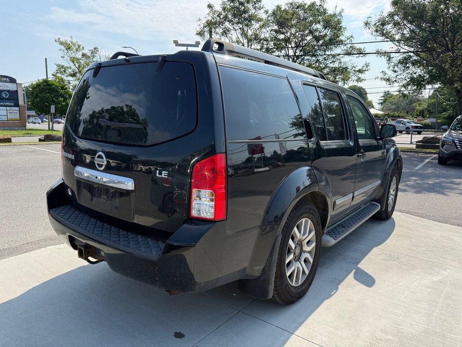2010 Nissan Pathfinder 4WD 4dr V6 LE Black