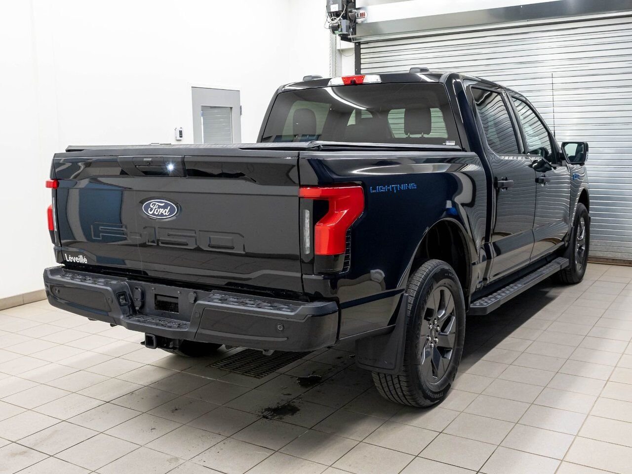 Ford F-150 Lightning XLT CREW 4X4 *SIEGES CHAUF* CAM 360 *CHARGE RAPIDE 2024 Noir Saint-Jérôme - photo #8