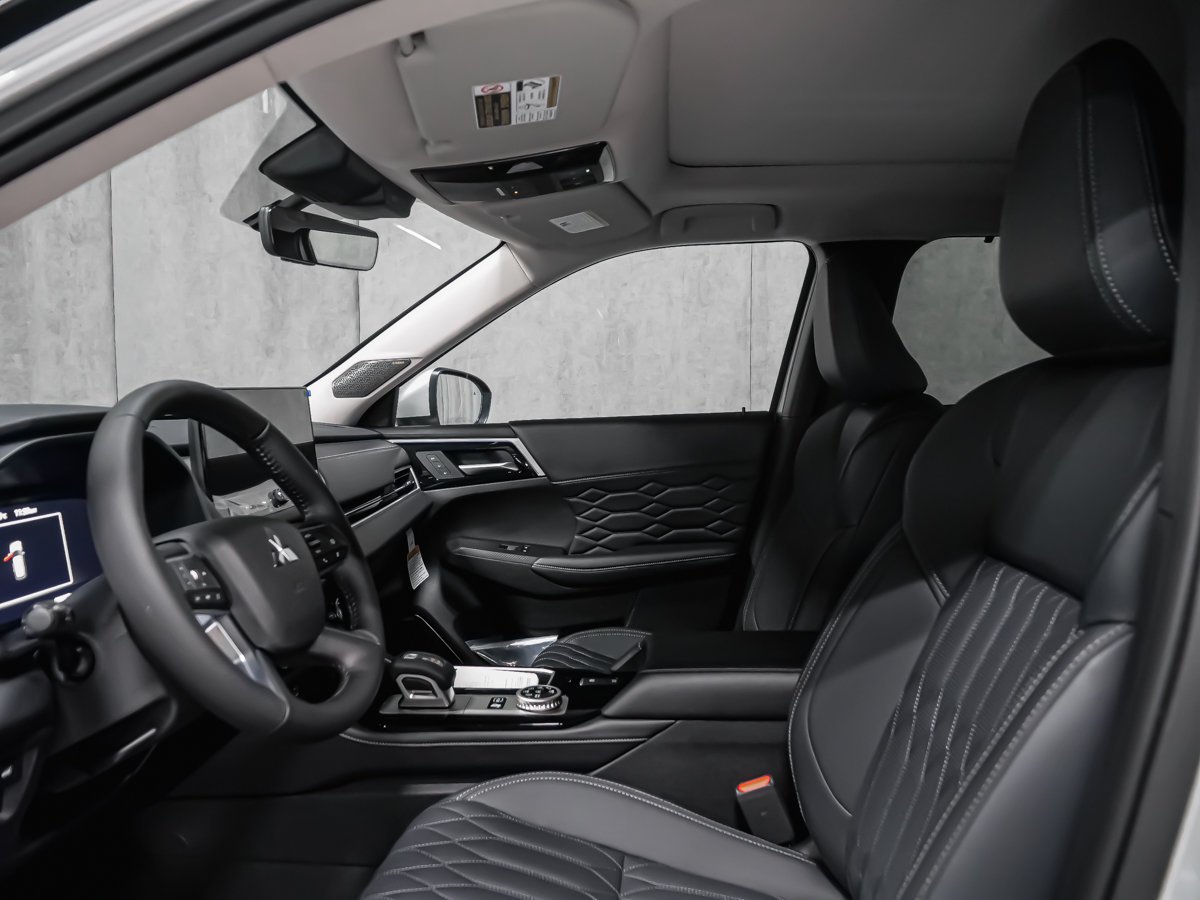 Mitsubishi Outlander PHEV GT 2026 Fini taillé diamant Noir de qualité supérieure Montréal - photo #17