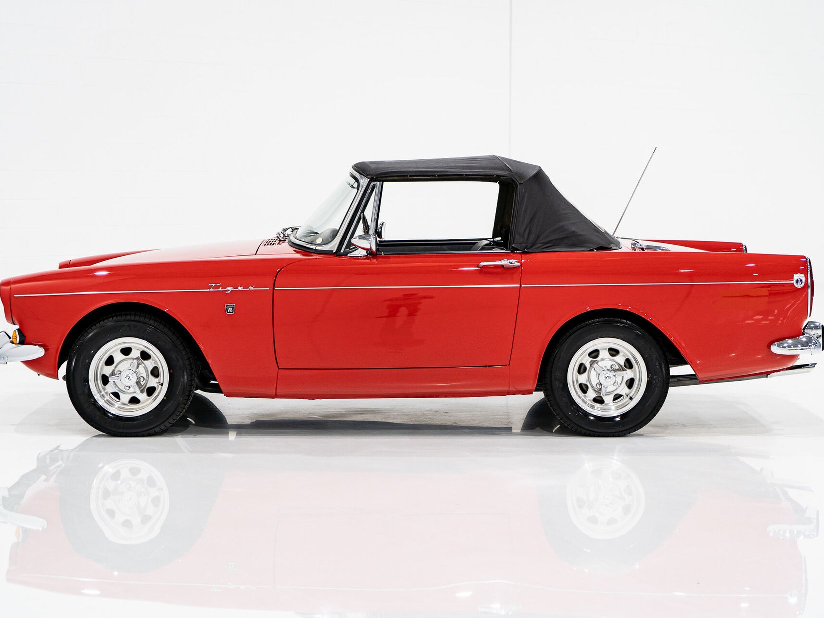 Sunbeam Tiger Unrestored with single repaint **PRIX EN USD** 1967 Rouge Montréal - photo #6