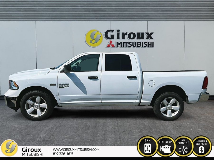 2022 RAM 1500 CLASSIC SLT cabine d'équipe 4x4 caisse de 5 pi 7 po White