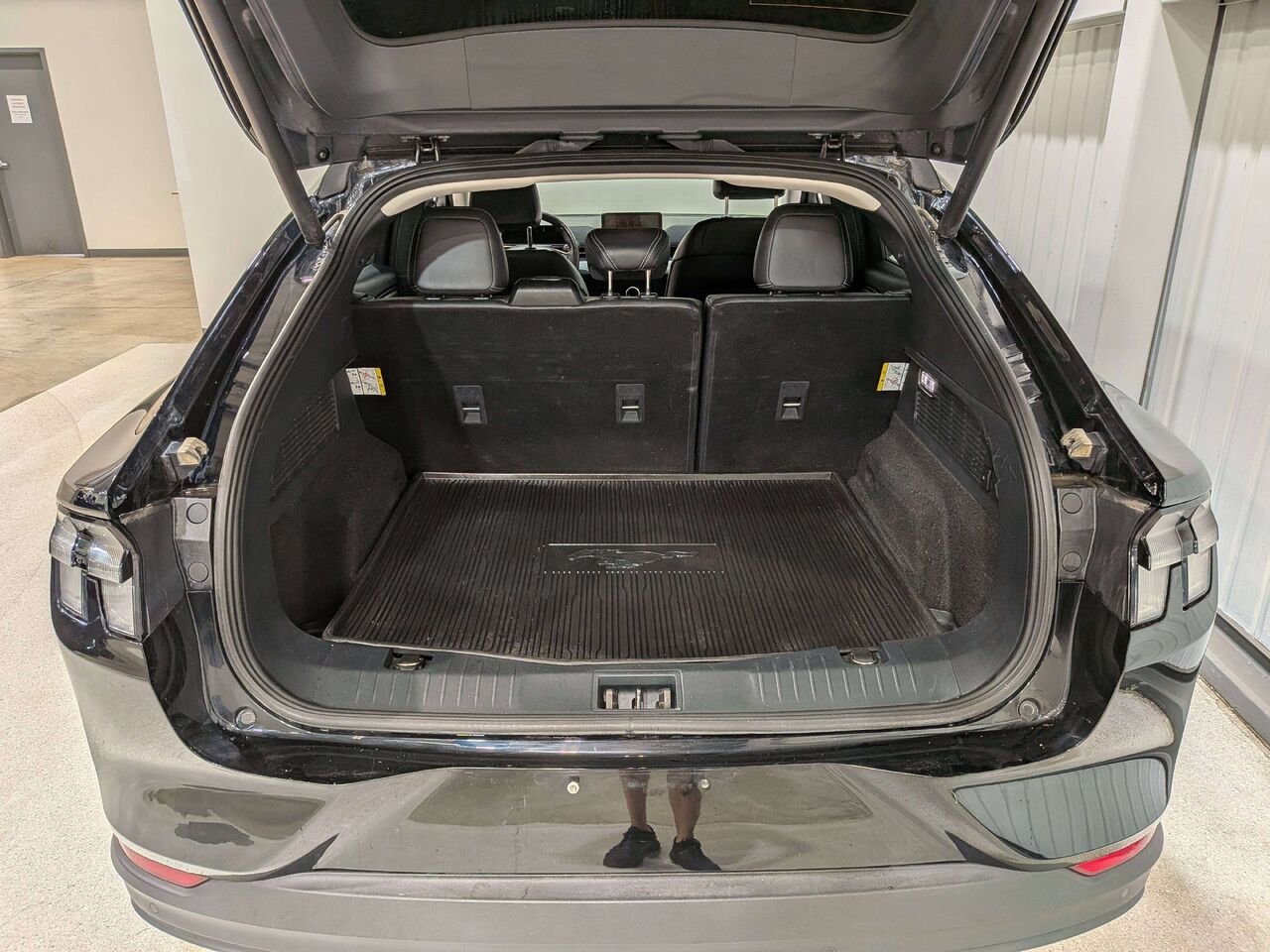 2022 Ford Mustang Mach-E Select RWD Black Val-David - photo #8