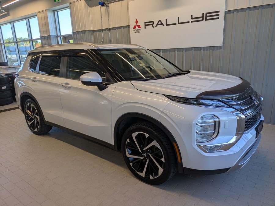 2022 Mitsubishi Outlander LE AWD White