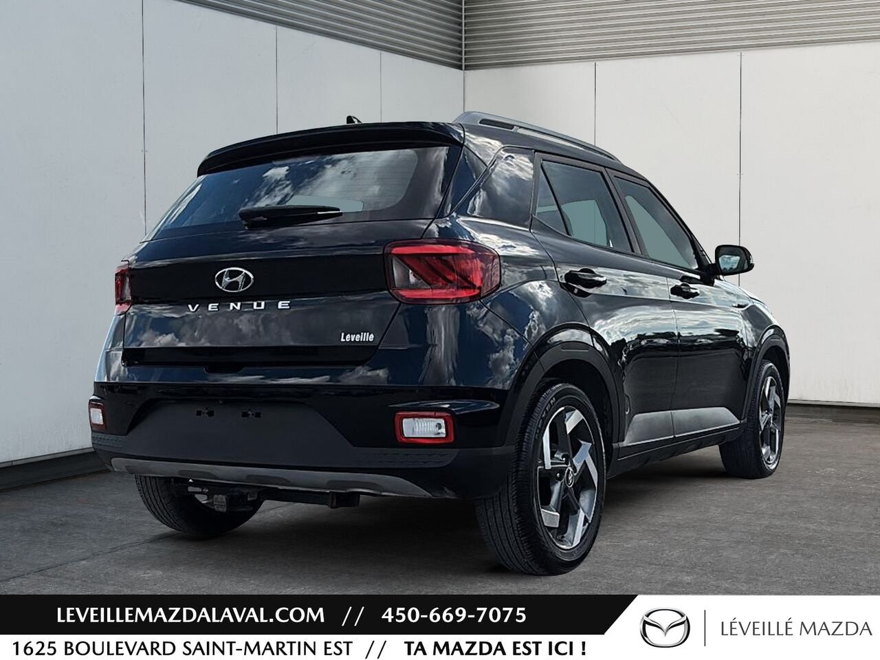 2020 Hyundai Venue Trend IVT Black Laval - photo #5